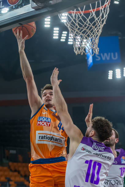 赫罗纳是一 赫罗纳是一